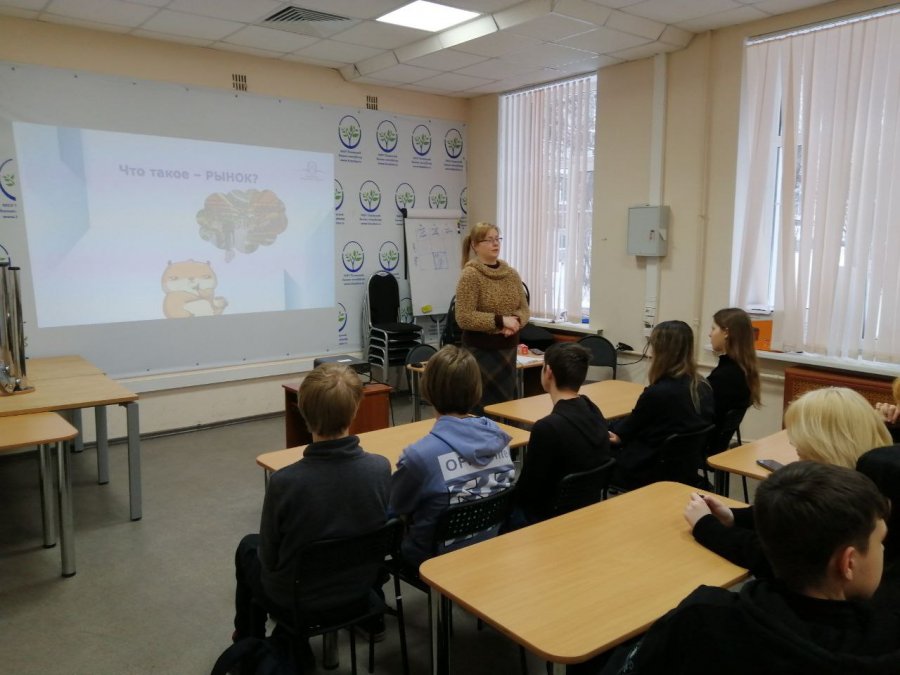  Студенты ПОЧУ «Псковского кооперативного техникума» посетили Псковский бизнес-инкубатор в рамках занятий по финансовой грамотности.